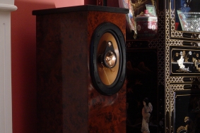 light reflected from around is gorgeous due to the high gloss finished sides