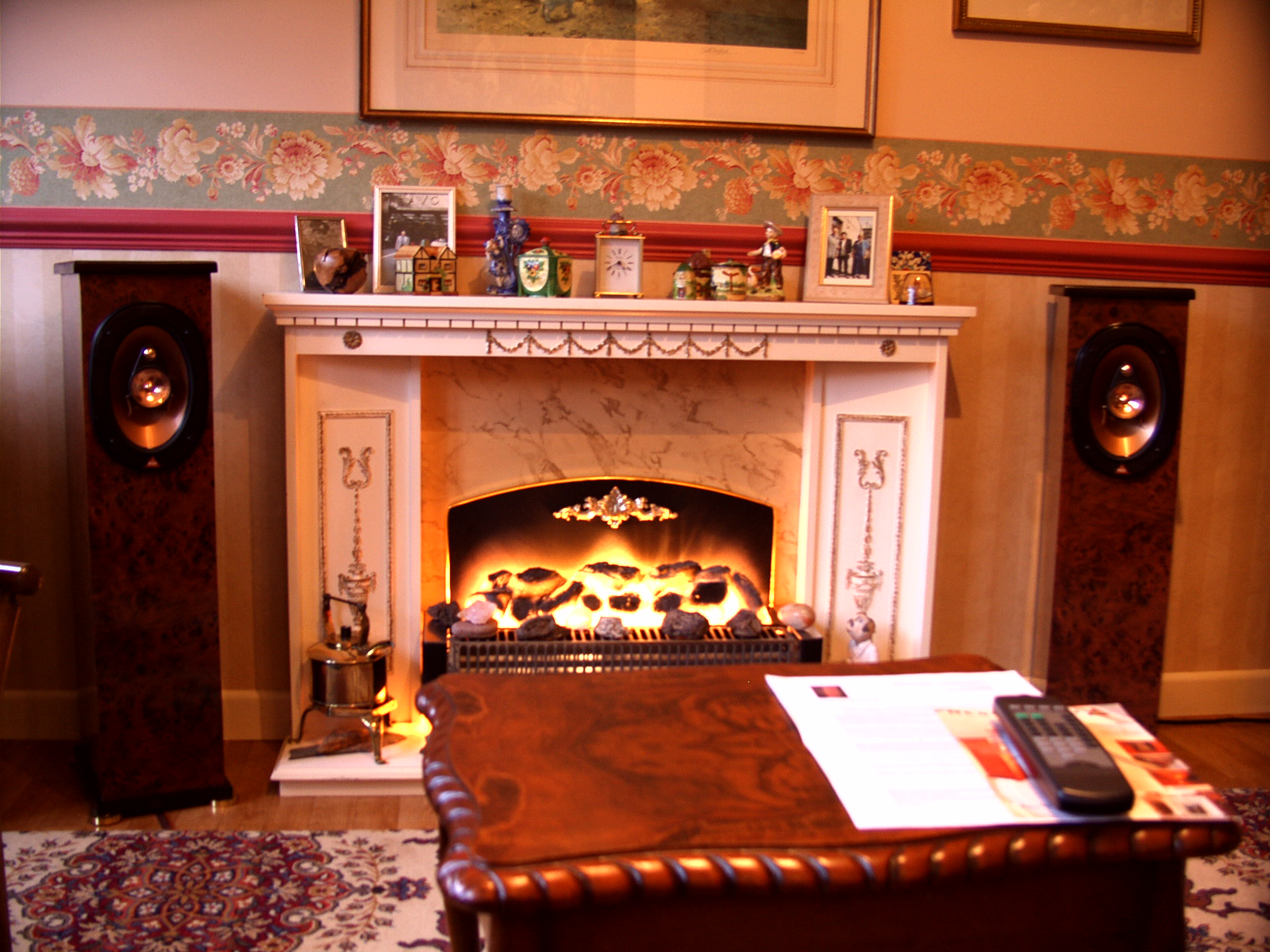 Cardiff customer Lounge - compact. approx 4 by 3 metres. Click to enlarge